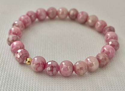 Pink white marbled glass beaded bracelet