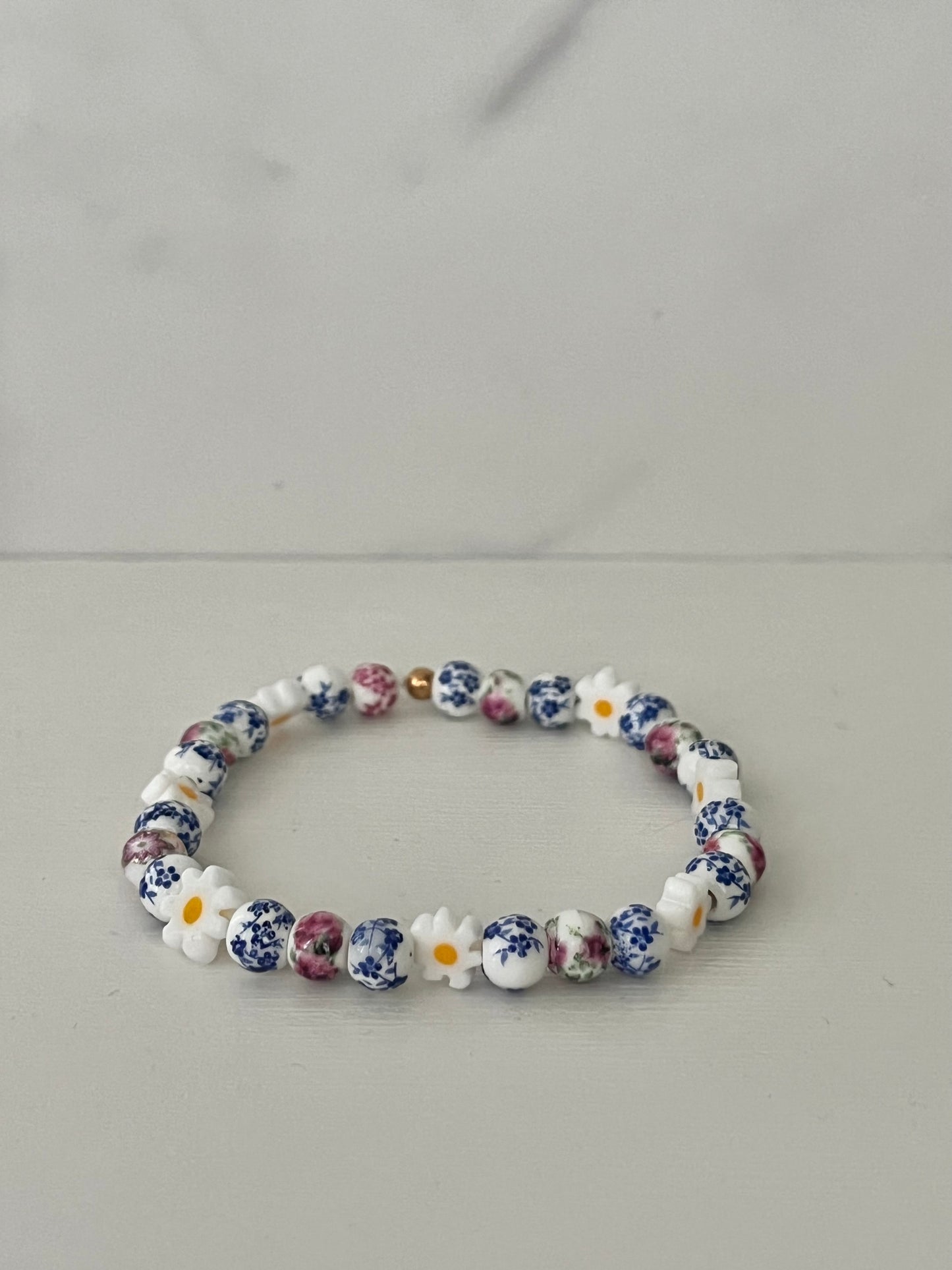 Floral daisy ceramic beaded bracelet