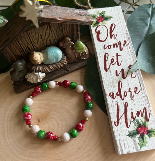 Christmas jeweled bead bracelet – festive holiday jewelry.
