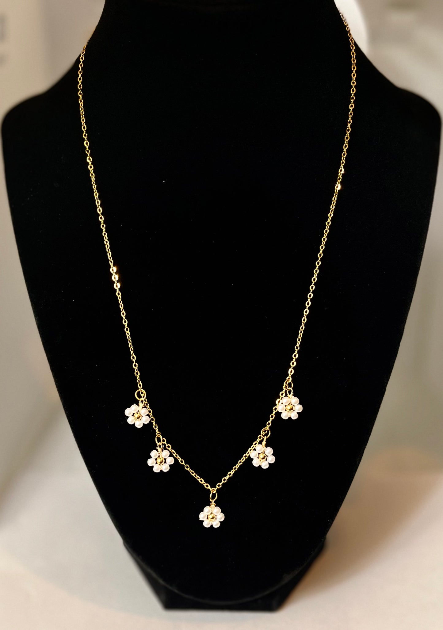 Dainty 16k gold daisy 18” necklace