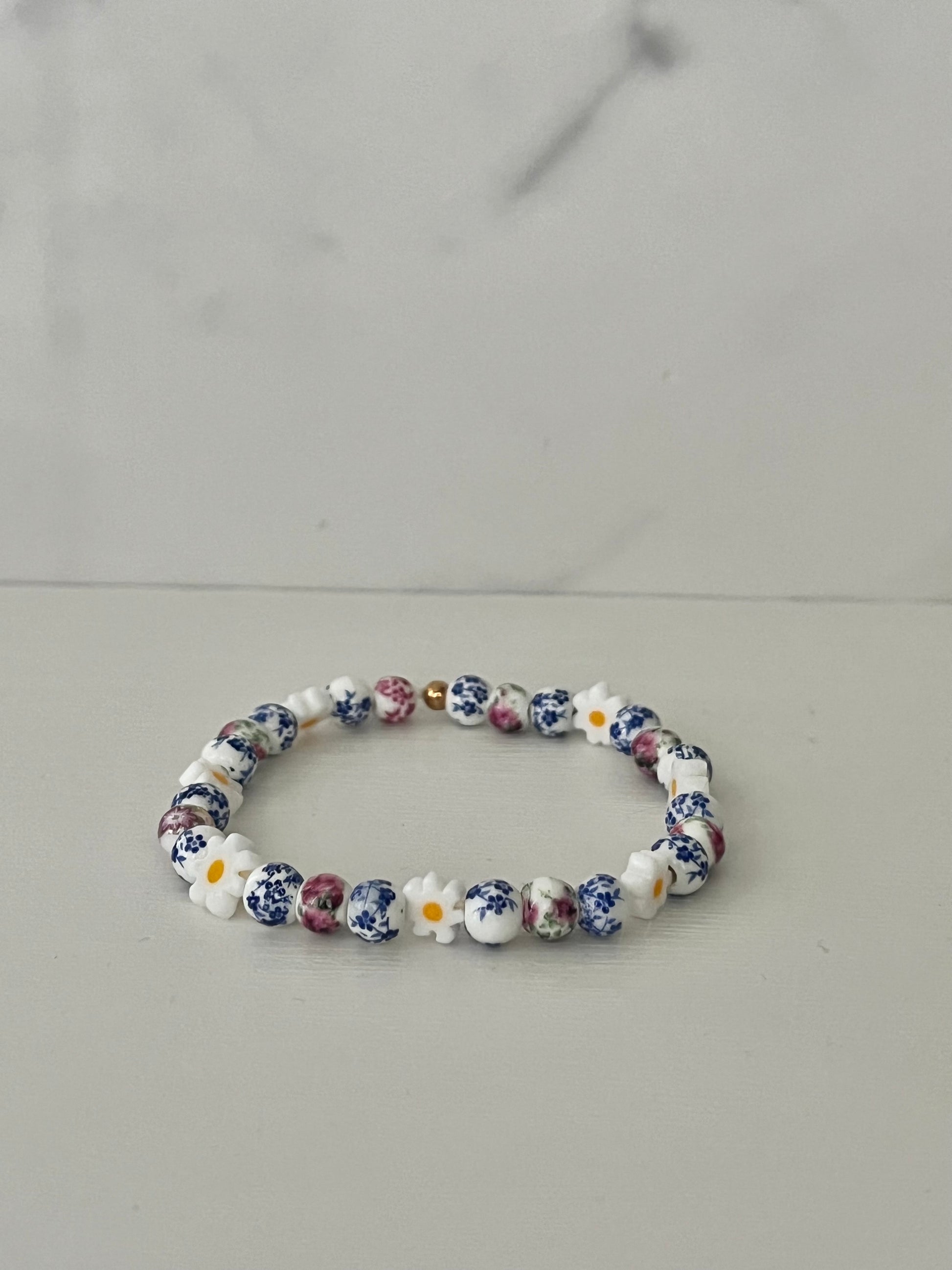 Floral daisy ceramic beaded bracelet