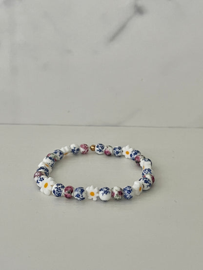 Floral daisy ceramic beaded bracelet