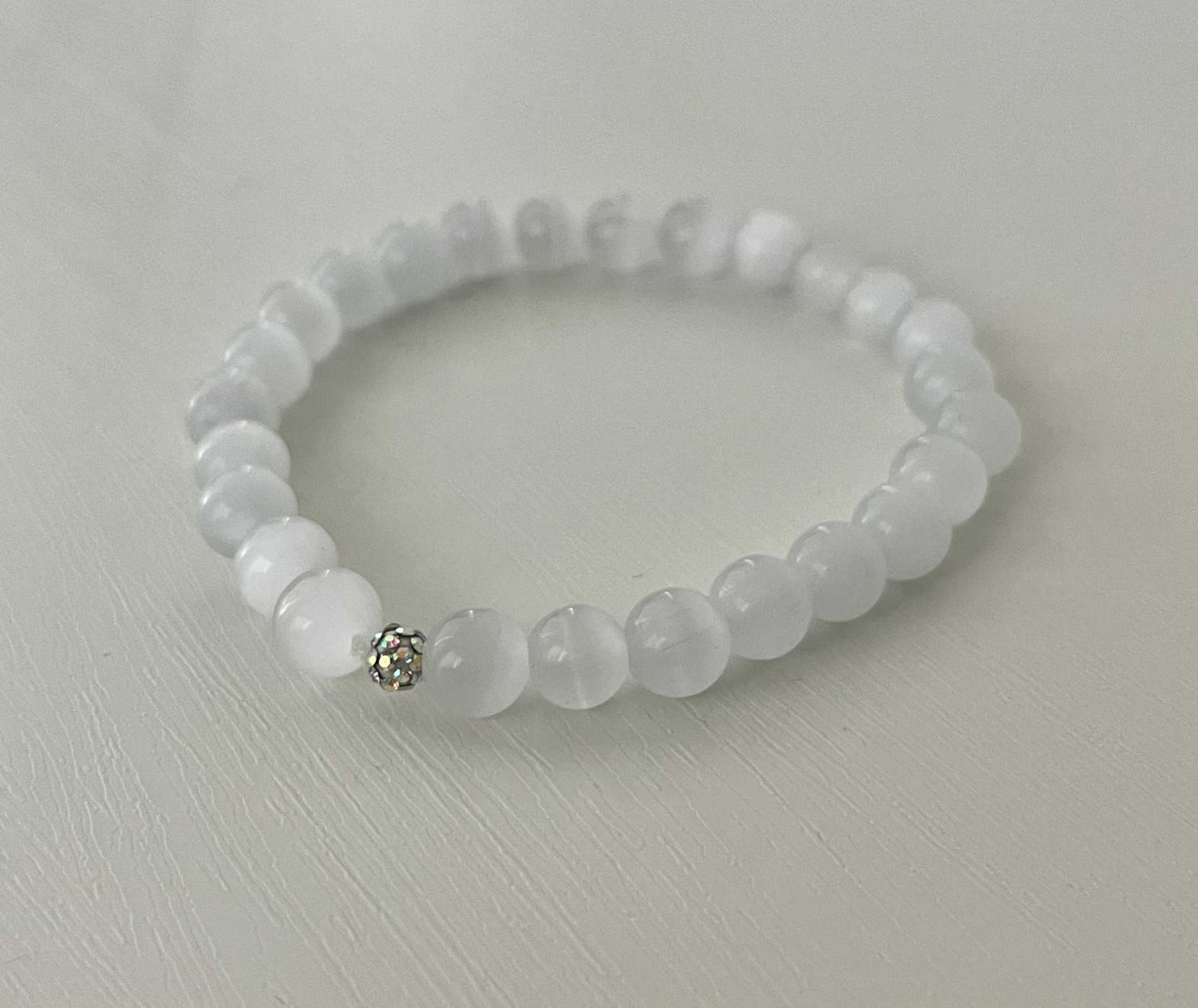 White Ceramic Beaded Bracelet with glass beads, elegant minimalist jewelry