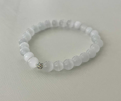 White Ceramic Beaded Bracelet with glass beads, elegant minimalist jewelry