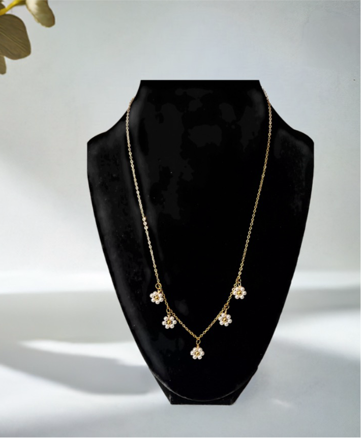 Dainty 16k gold daisy 18” necklace