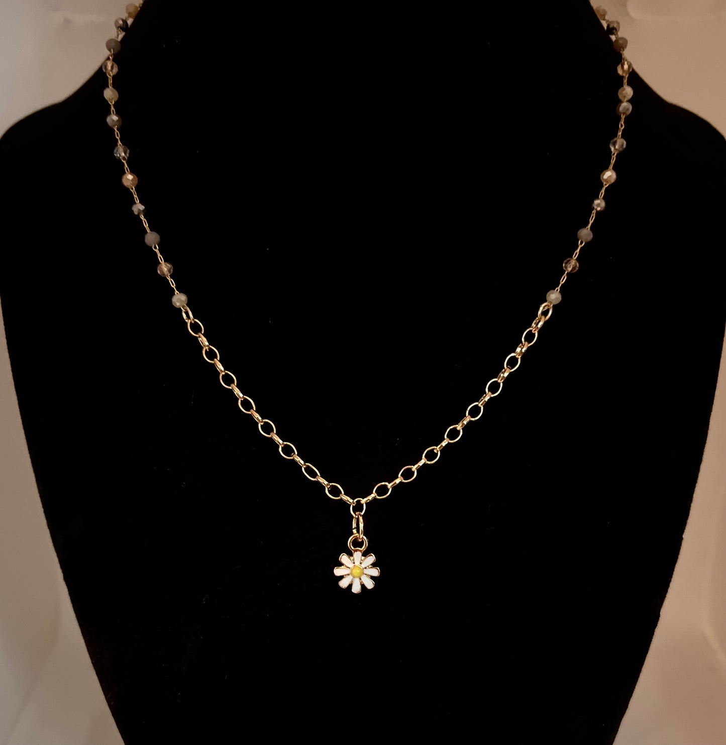 16” gold beaded white daisy necklace