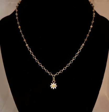 16” gold beaded white daisy necklace