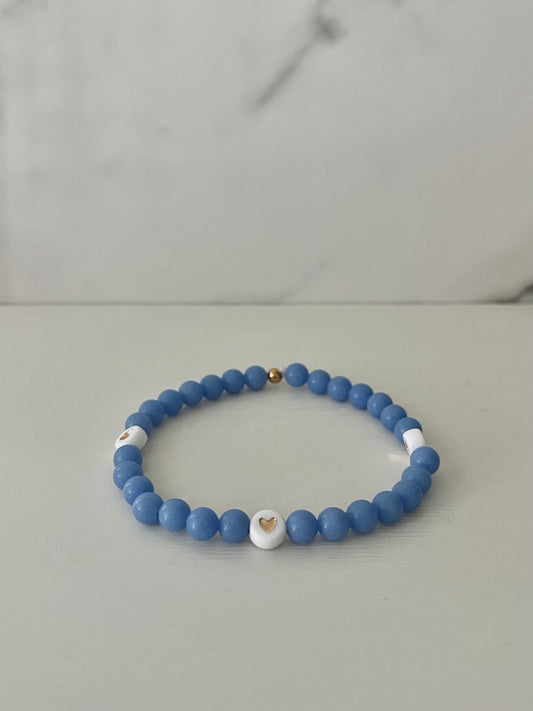 Periwinkle gold heart beaded bracelet