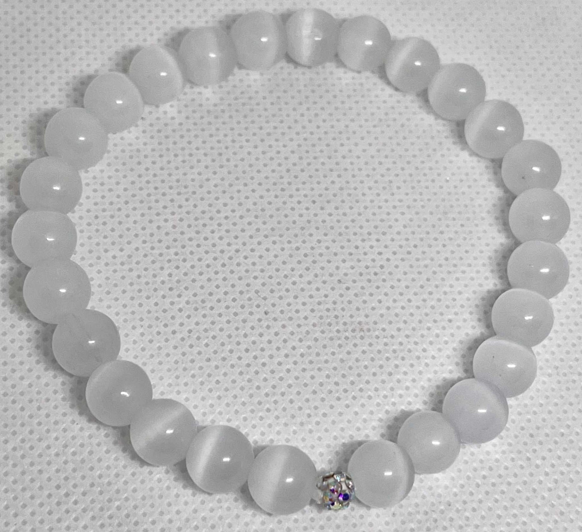 White Ceramic Beaded Bracelet with glass beads, elegant minimalist jewelry