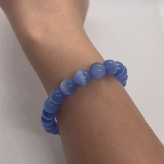 Blue glass beaded bracelet